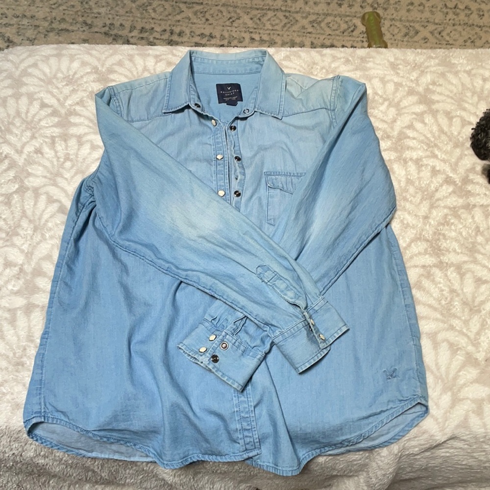 Blouse, chambray, snap up.